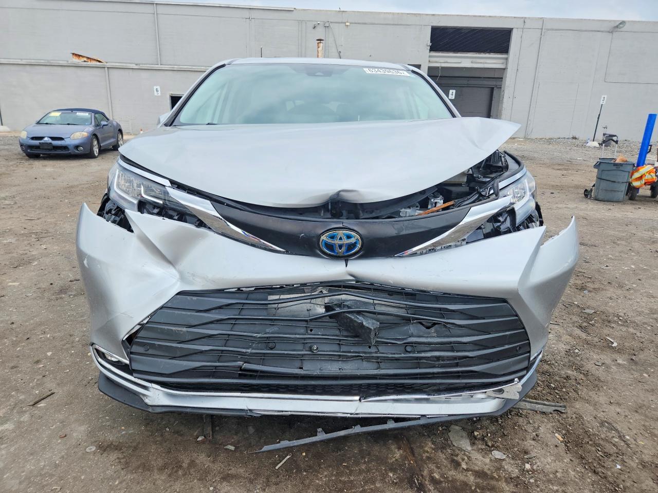 2021 TOYOTA SIENNA XLE — снимка 5