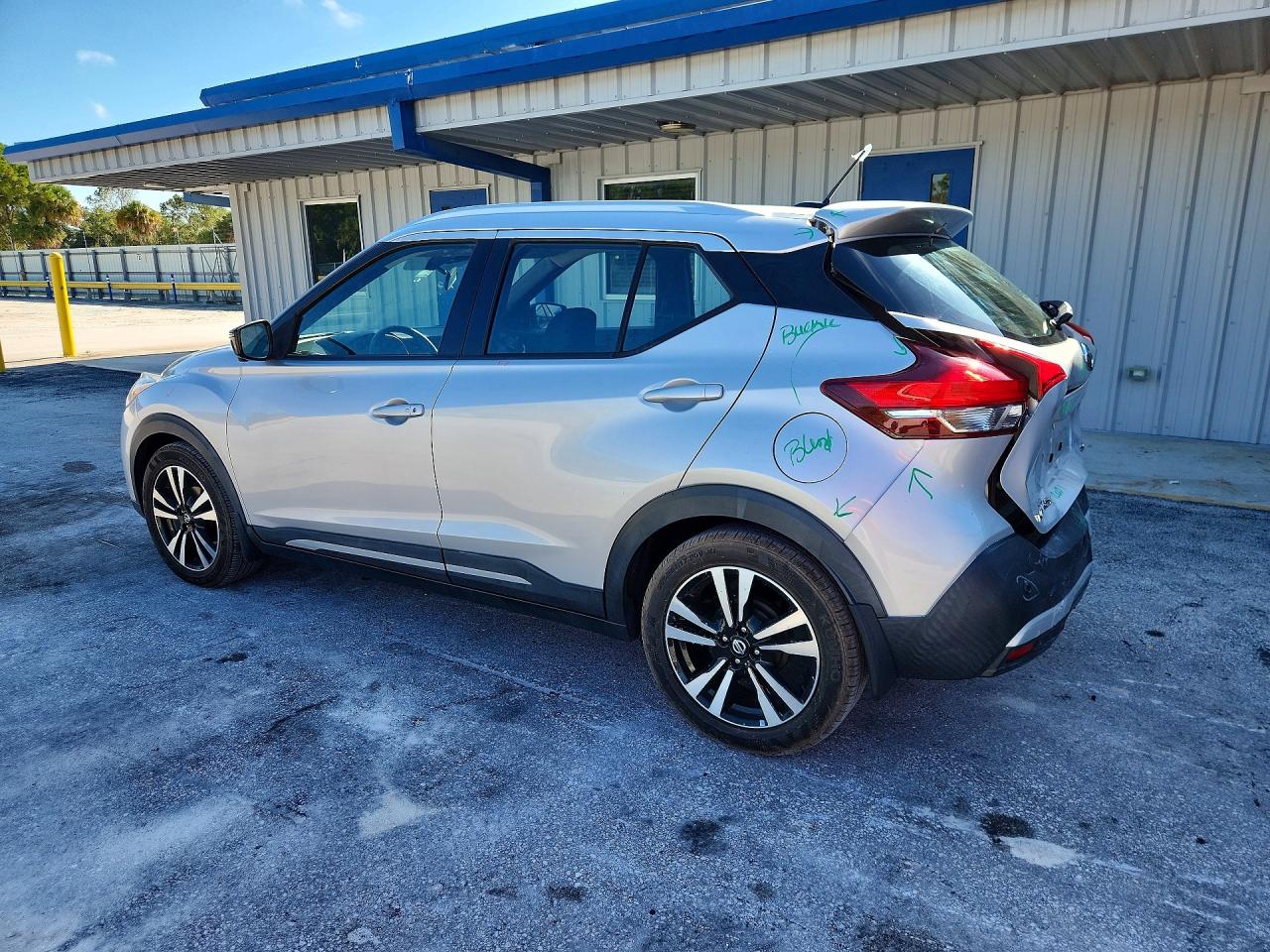 2020 NISSAN KICKS SR — снимка 2