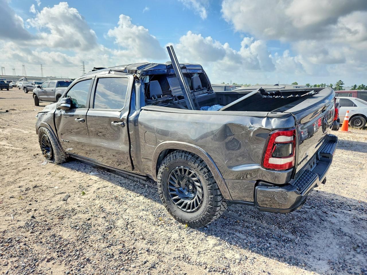 2022 RAM 1500 LIMITED — снимка 2