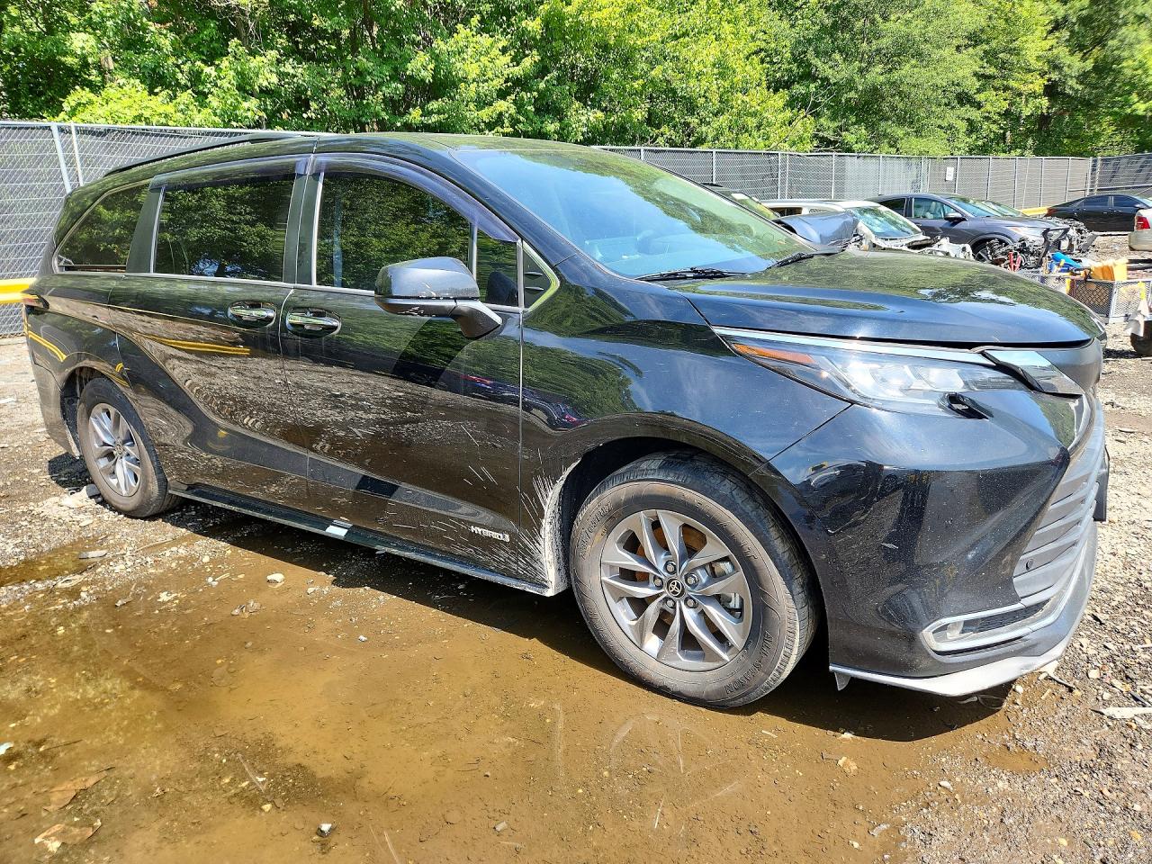 2021 TOYOTA SIENNA XLE — снимка 4
