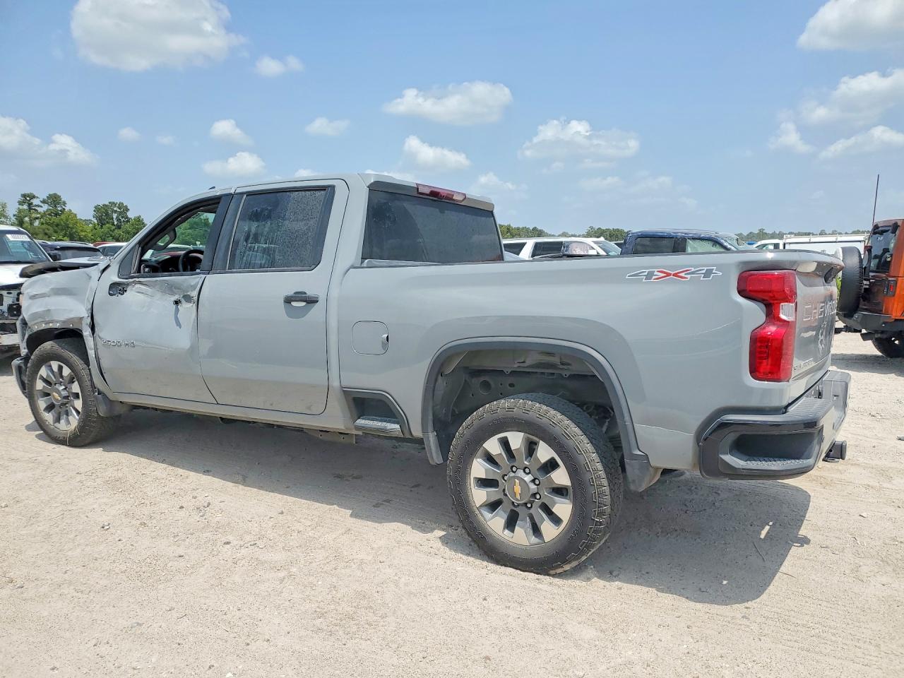 2025 CHEVROLET SILVERADO K2500 CUSTOM — снимка 2