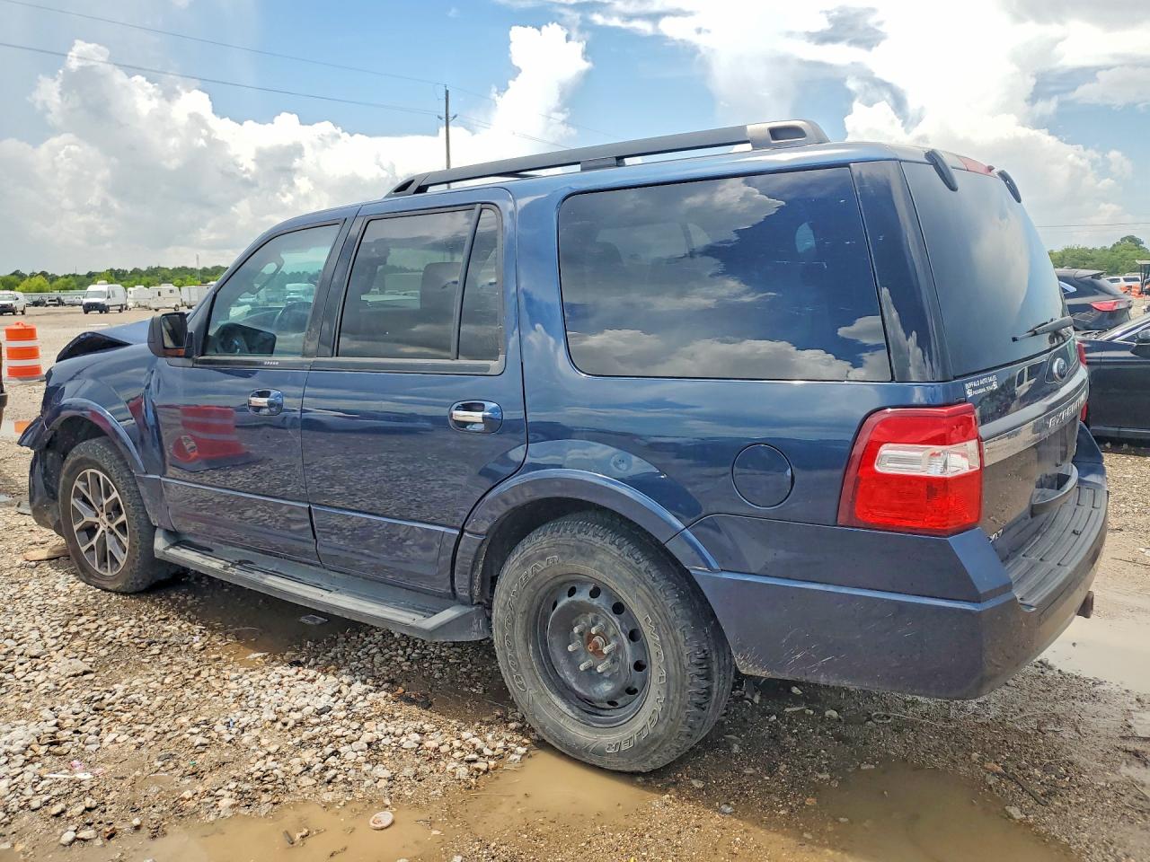 2017 FORD EXPEDITION XLT — снимка 2