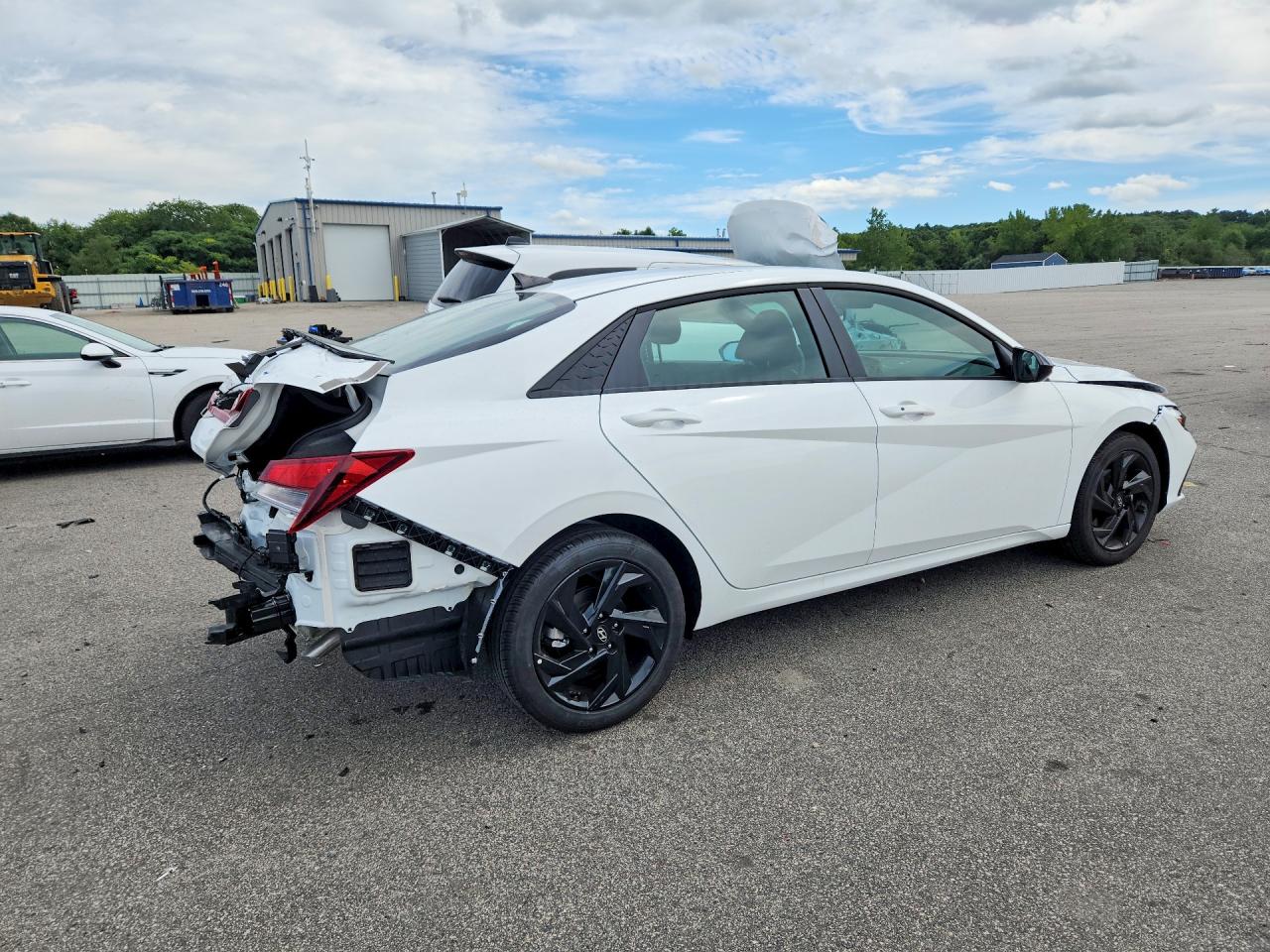 2026 HYUNDAI ELANTRA SEL SPORT — снимка 3