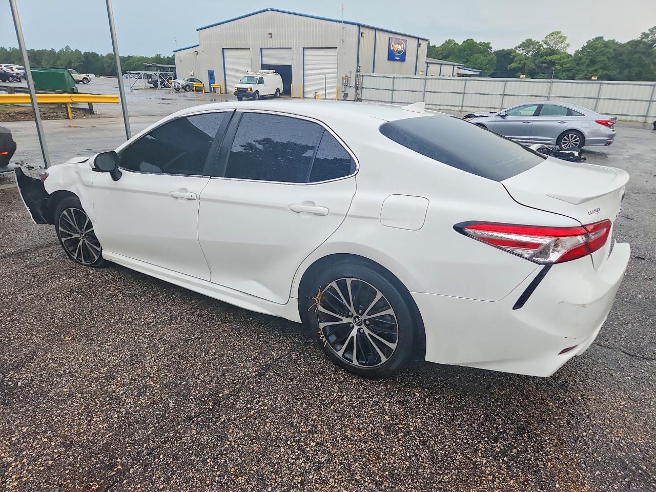 2020 TOYOTA CAMRY SE — снимка 2