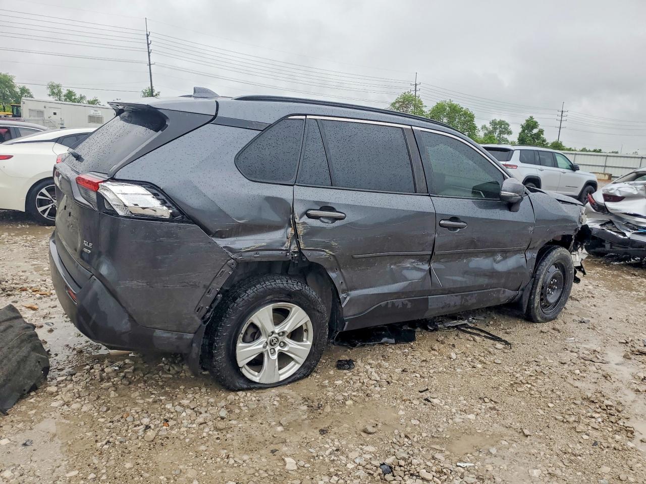 2020 TOYOTA RAV4 XLE — снимка 3