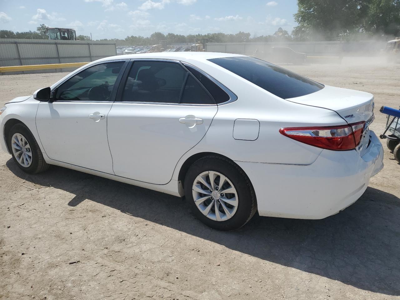 2017 TOYOTA CAMRY LE — снимка 2