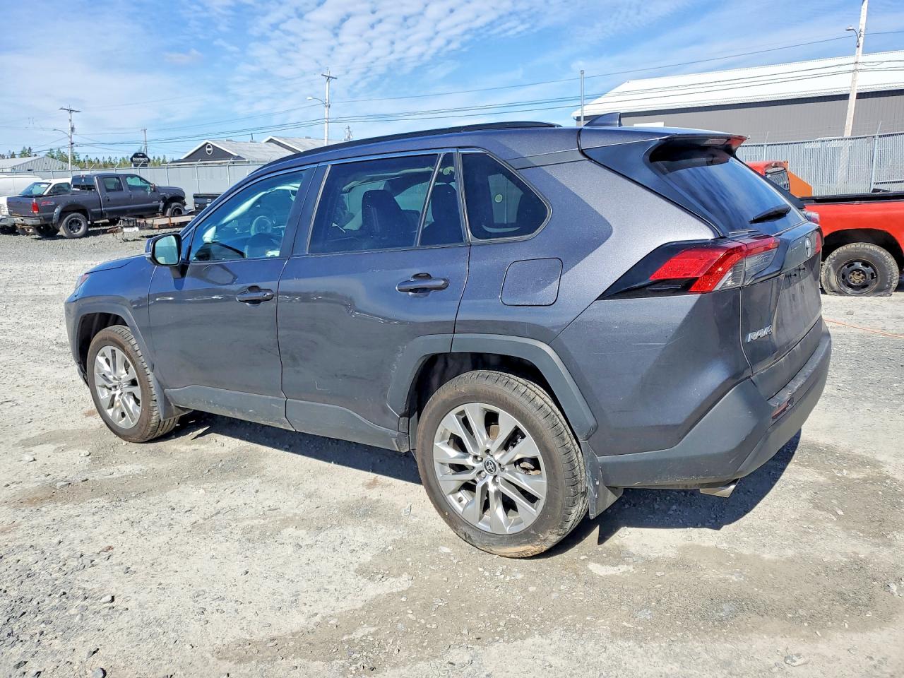 2023 TOYOTA RAV4 XLE — снимка 2