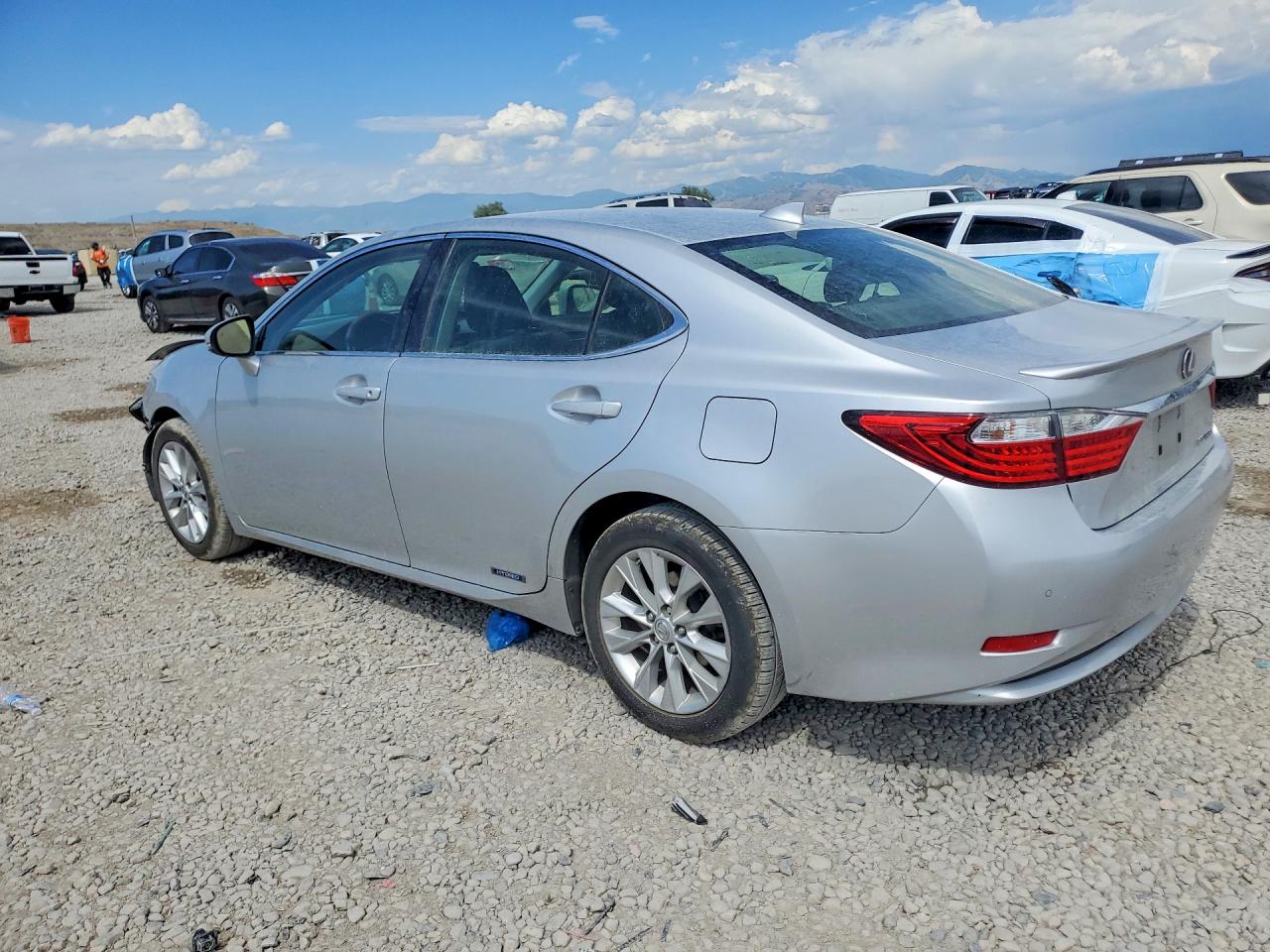2015 LEXUS ES 300H — снимка 2