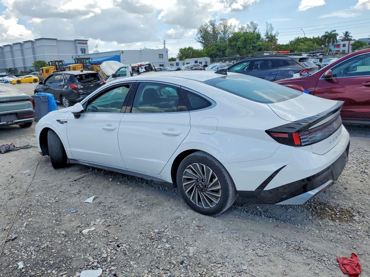 2025 HYUNDAI SONATA HYBRID SEL — снимка 2