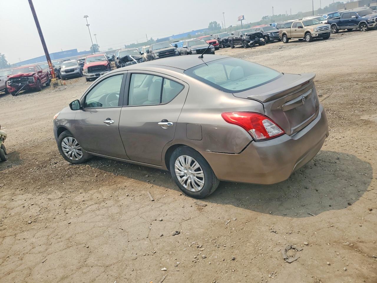 2015 NISSAN VERSA 1.6 SV — снимка 2