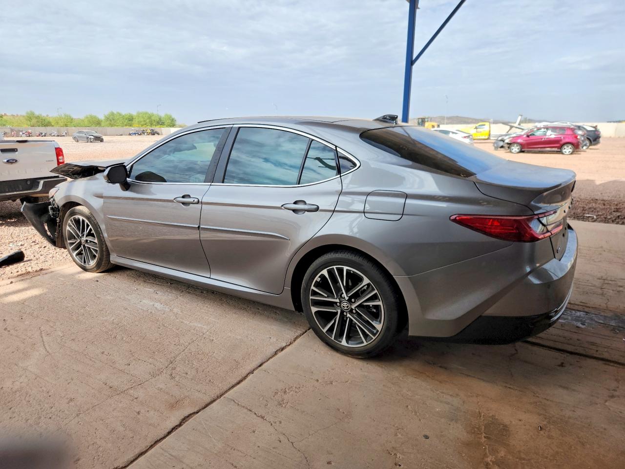 2025 TOYOTA CAMRY XLE — снимка 2