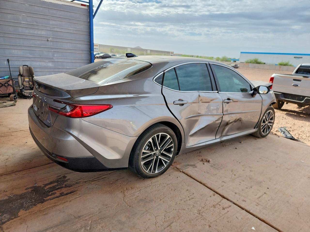 2025 TOYOTA CAMRY XLE — снимка 3