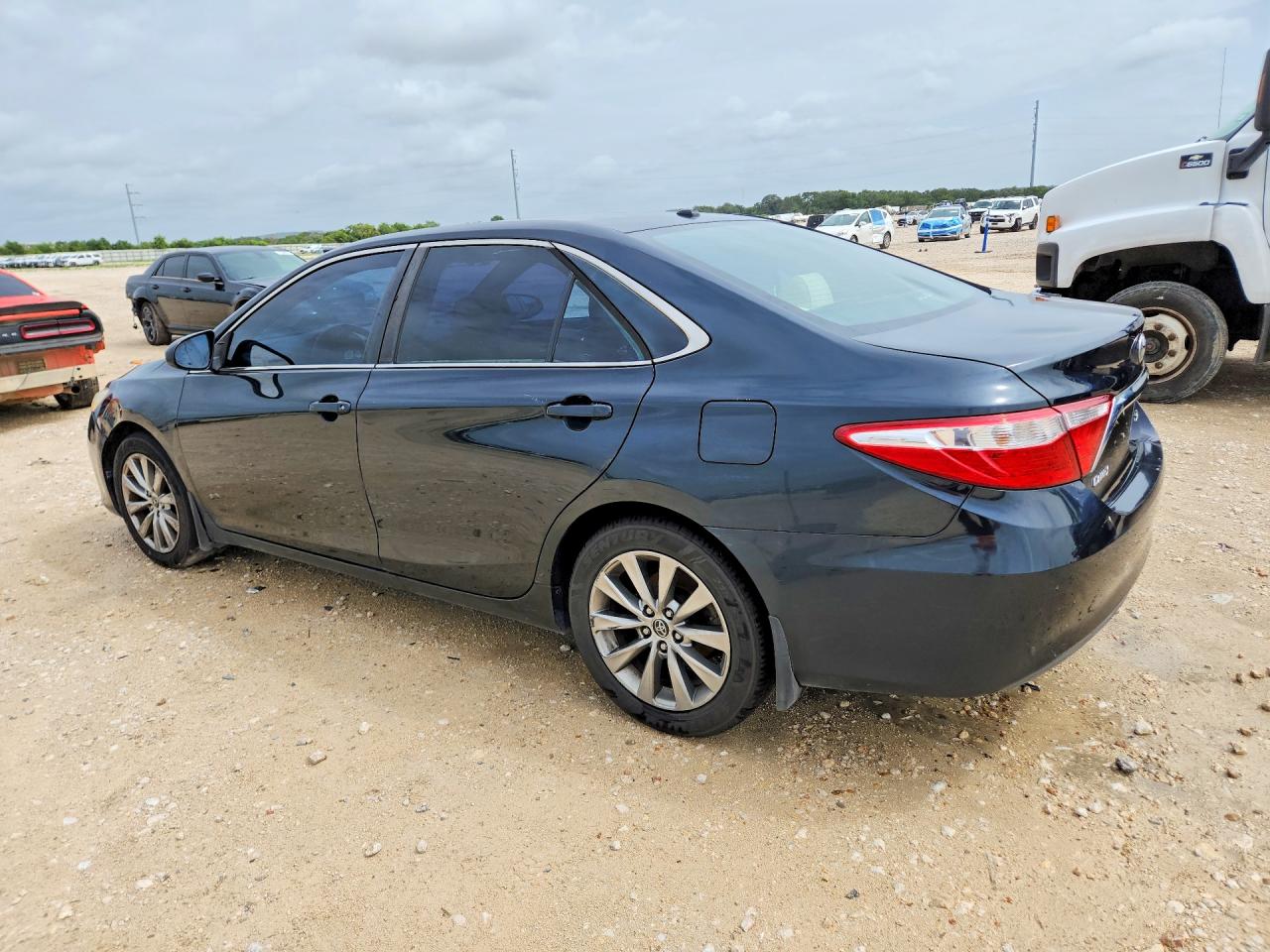 2015 TOYOTA CAMRY XLE — снимка 2