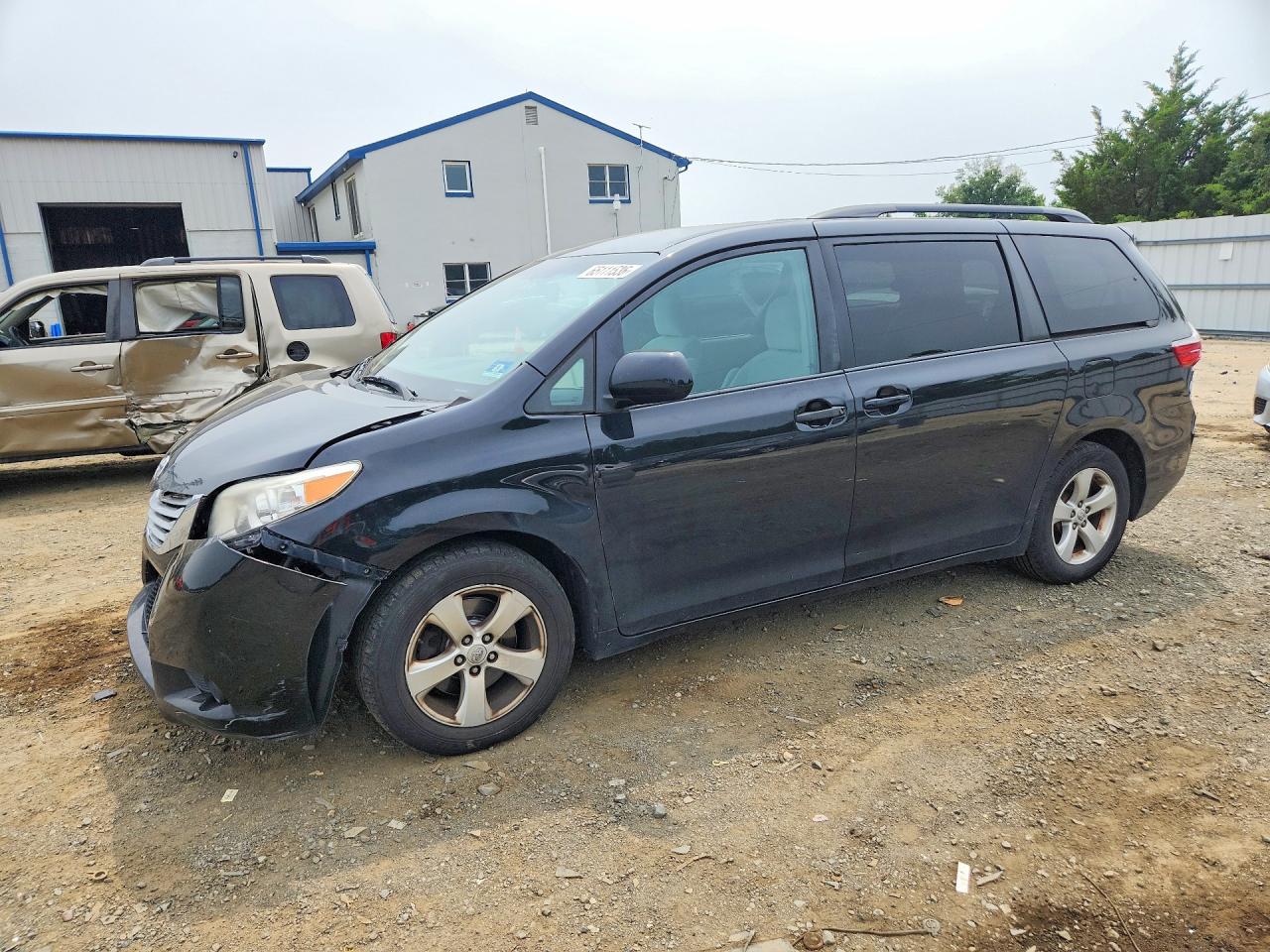 2016 TOYOTA SIENNA LE
