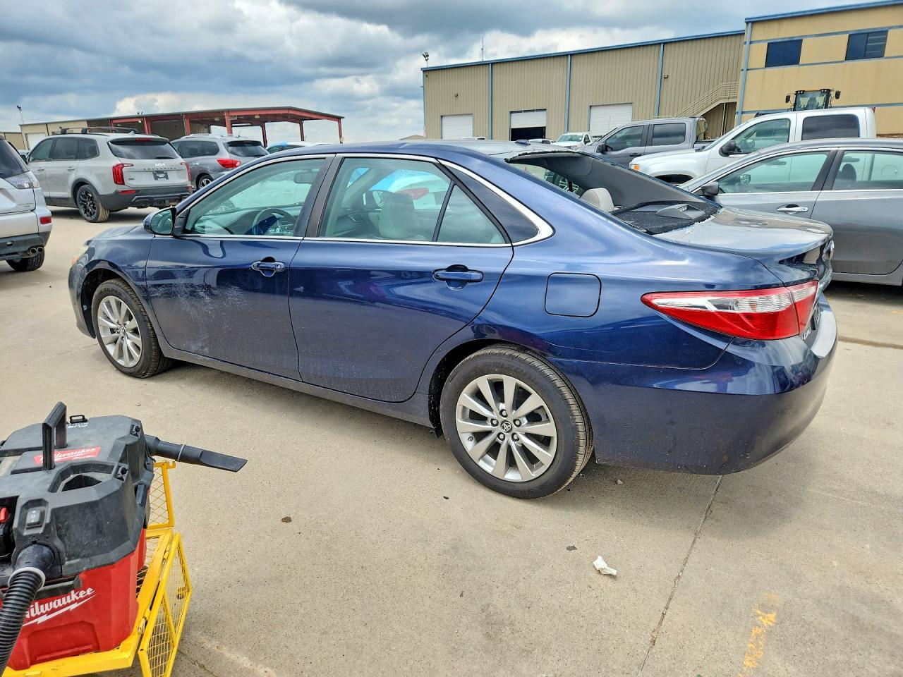 2017 TOYOTA CAMRY XLE — снимка 2