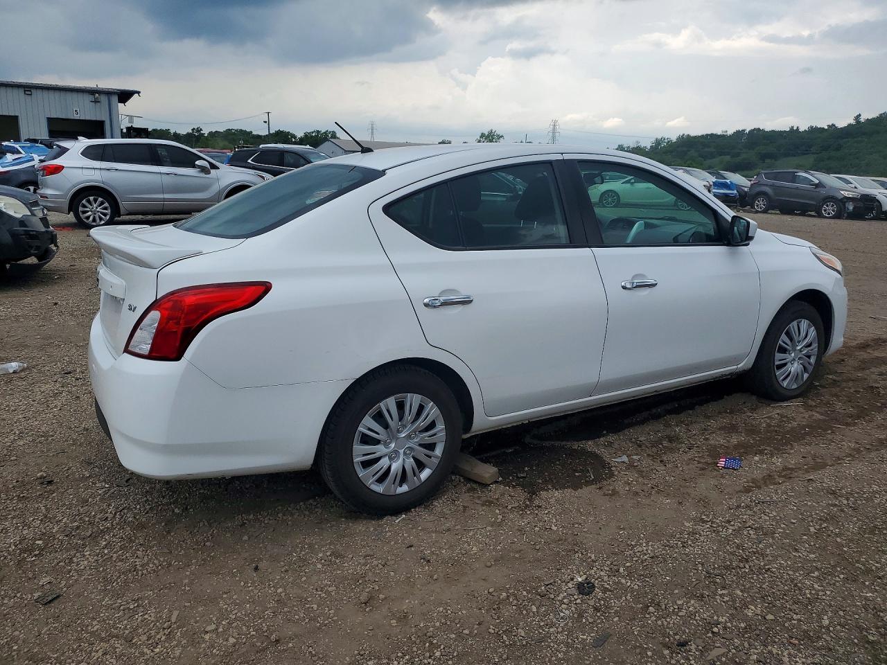 2019 NISSAN VERSA SV — снимка 3