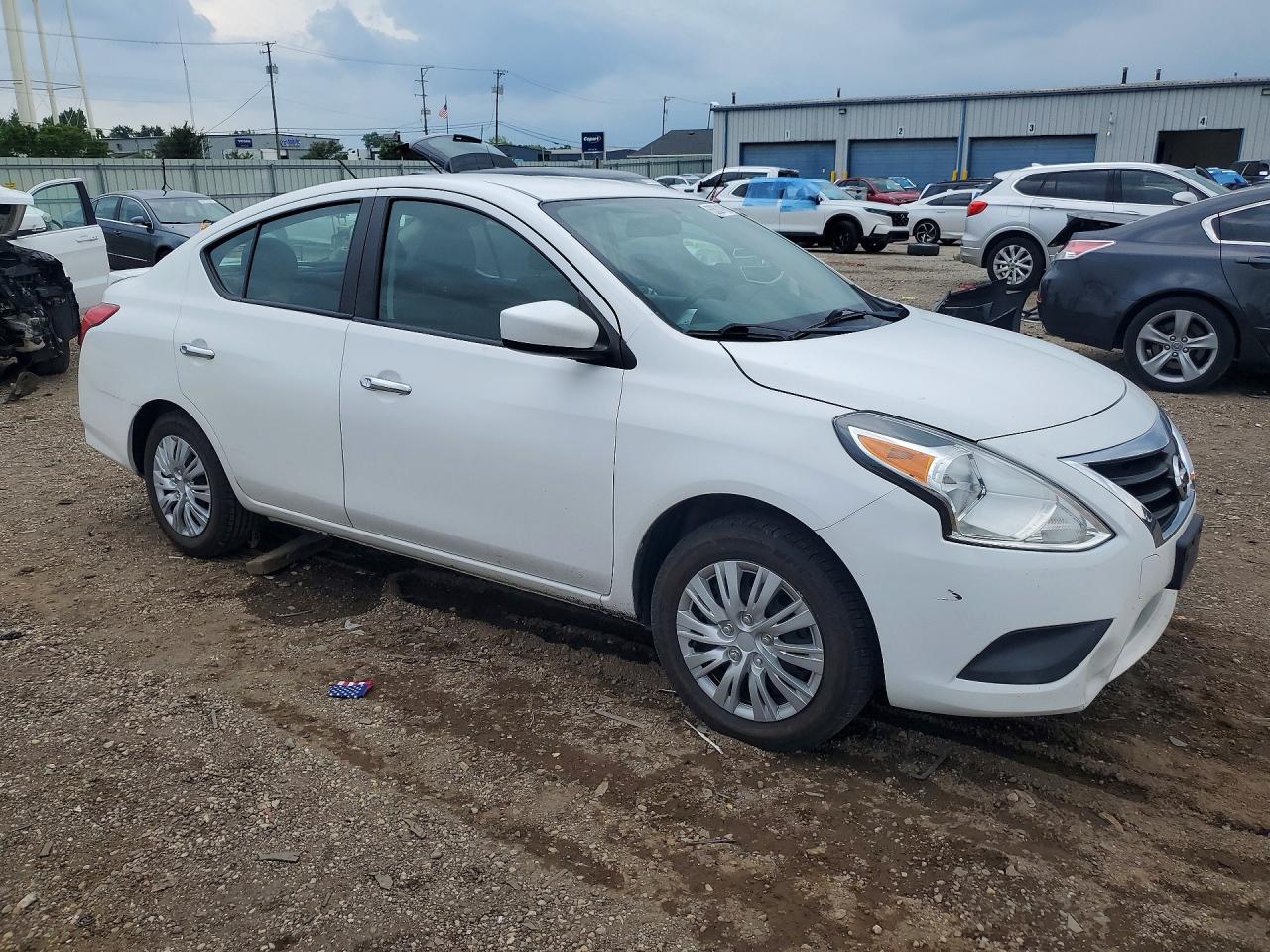 2019 NISSAN VERSA SV — снимка 4