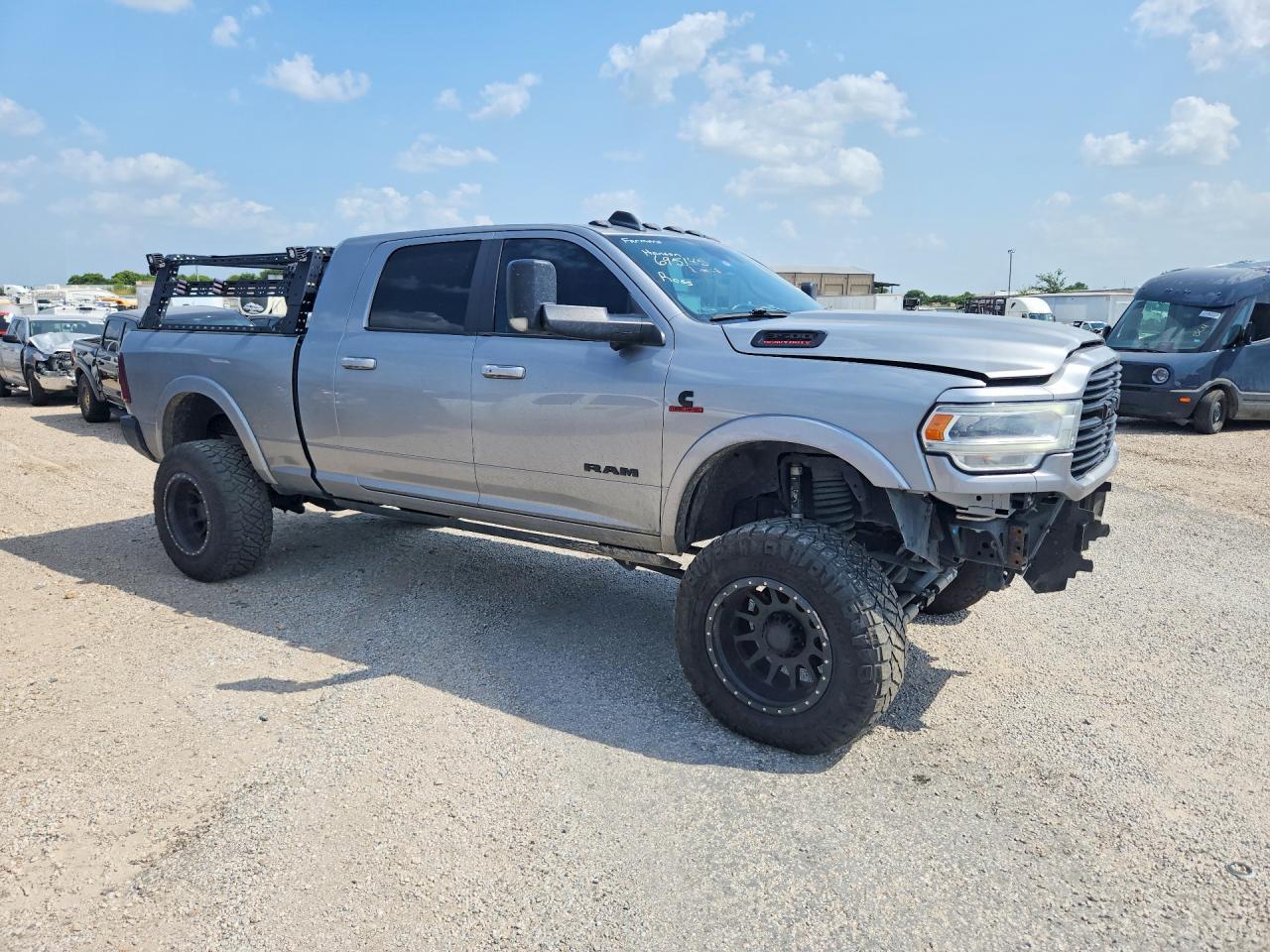 2021 RAM 3500 LARAMIE — снимка 4
