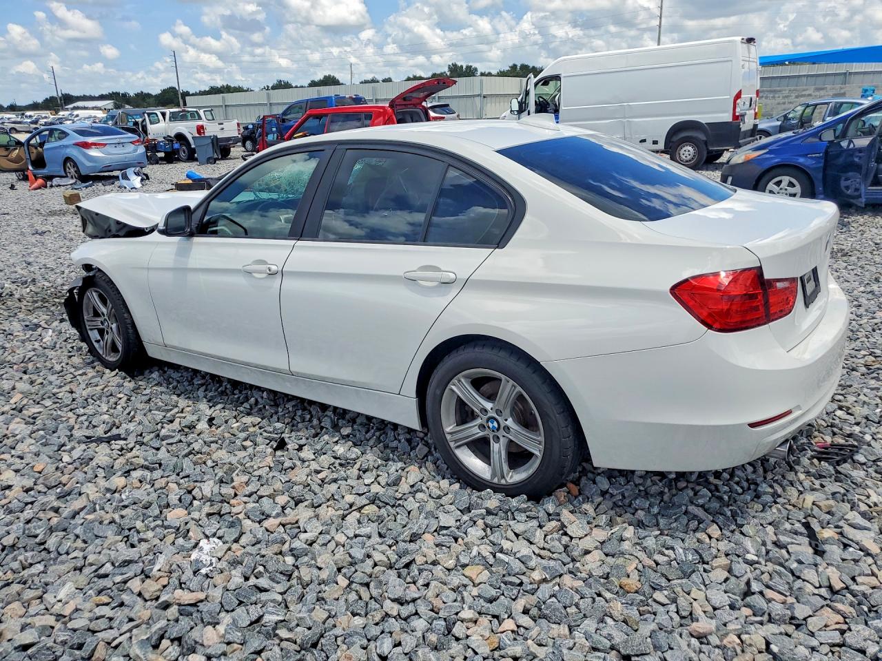 2015 BMW 320 I — снимка 2