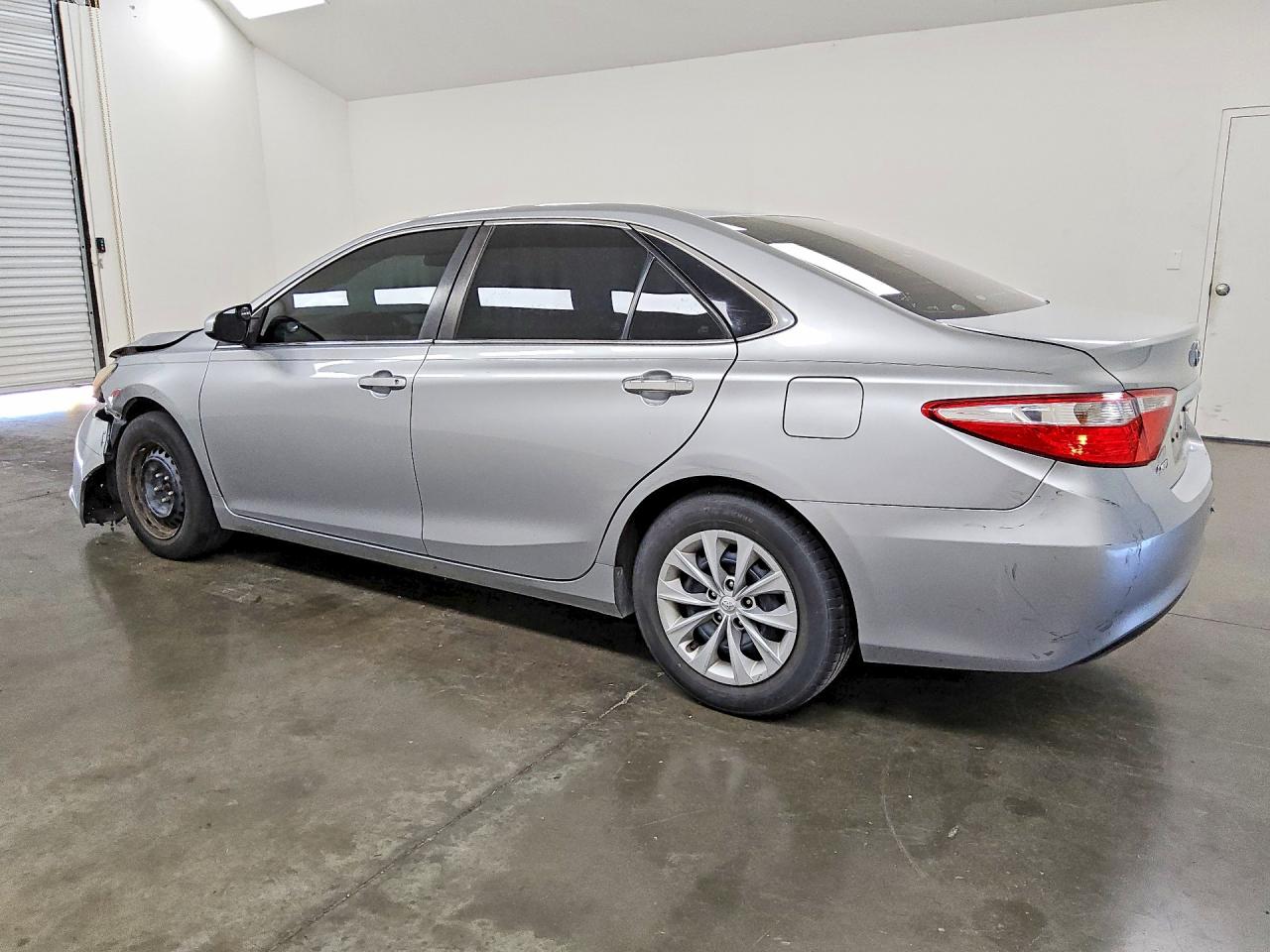 2015 TOYOTA CAMRY LE — снимка 2