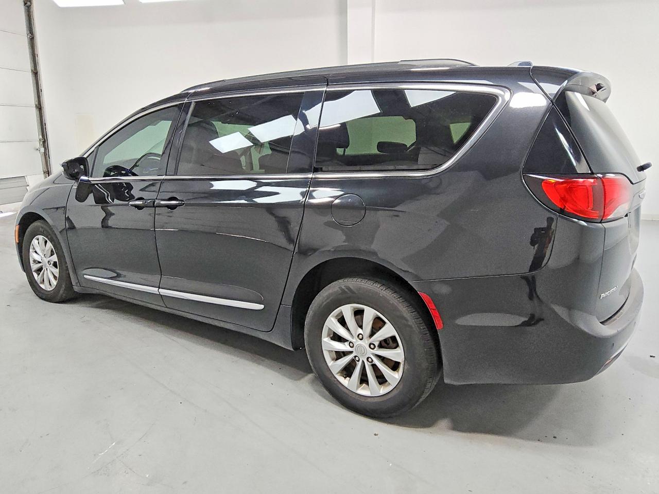2017 CHRYSLER PACIFICA TOURING L — снимка 2