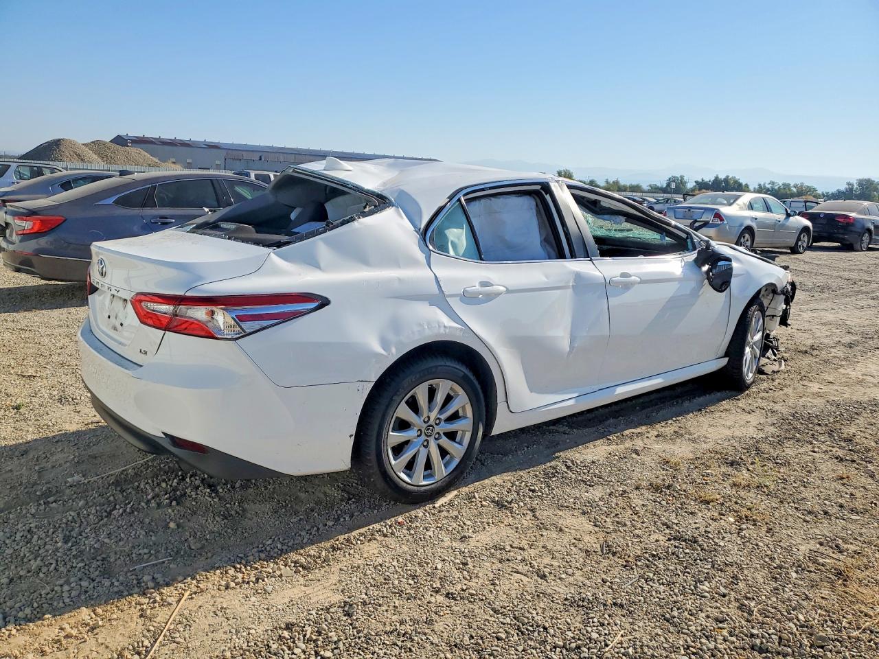 2020 TOYOTA CAMRY LE — снимка 3