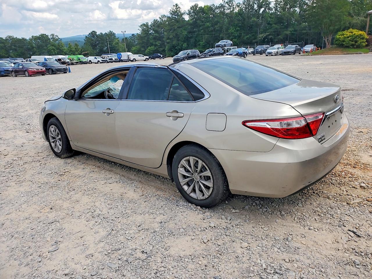 2017 TOYOTA CAMRY LE — снимка 2