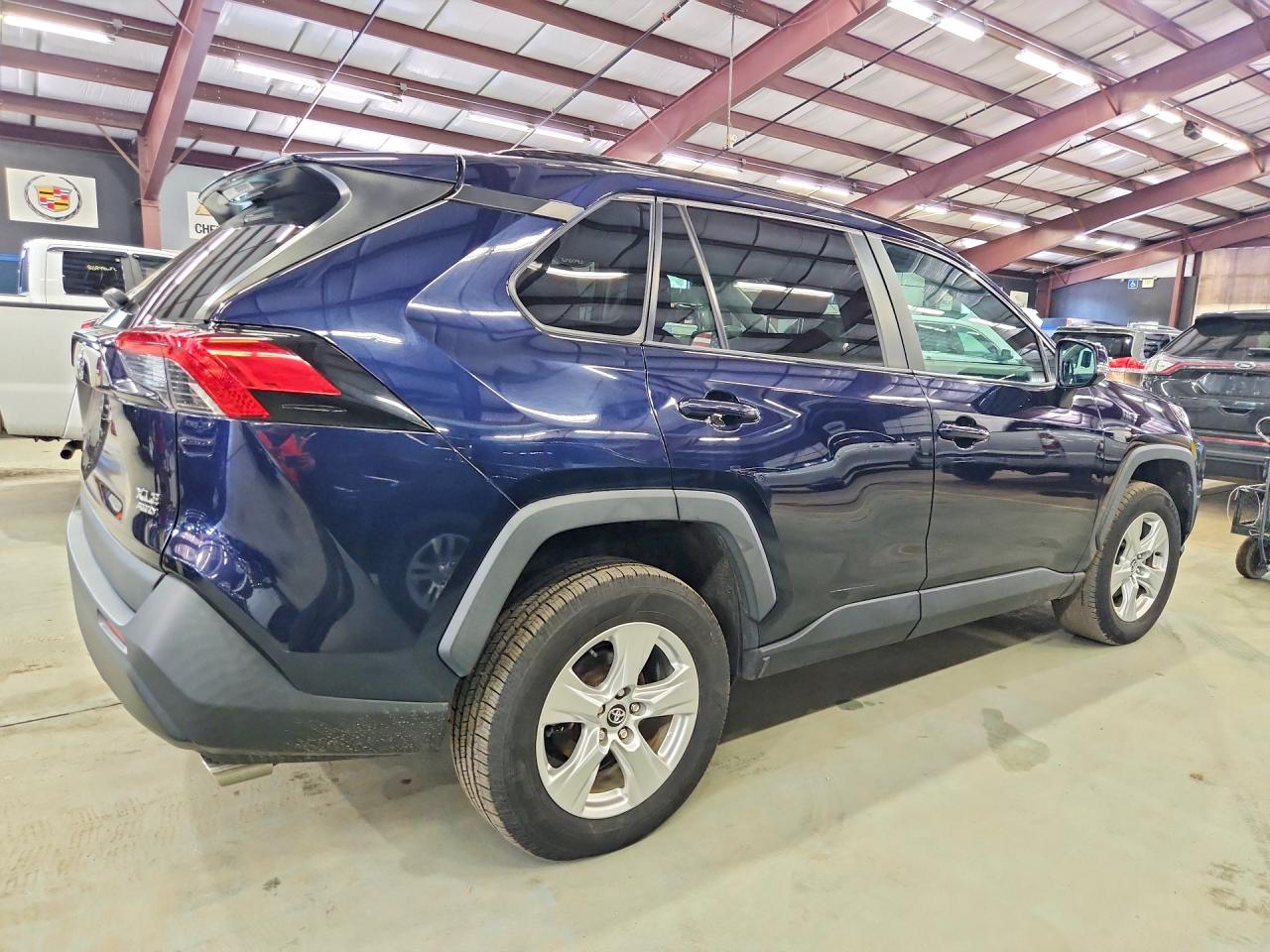 2020 TOYOTA RAV4 XLE — снимка 3