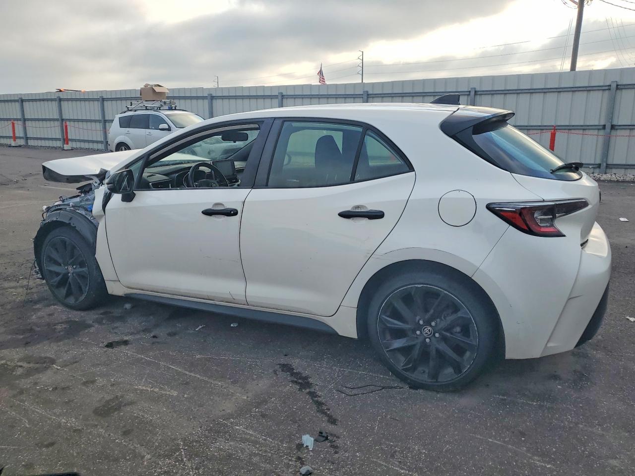 2022 TOYOTA COROLLA HATCHBACK SE NIGHTSHADE EDITION — снимка 2