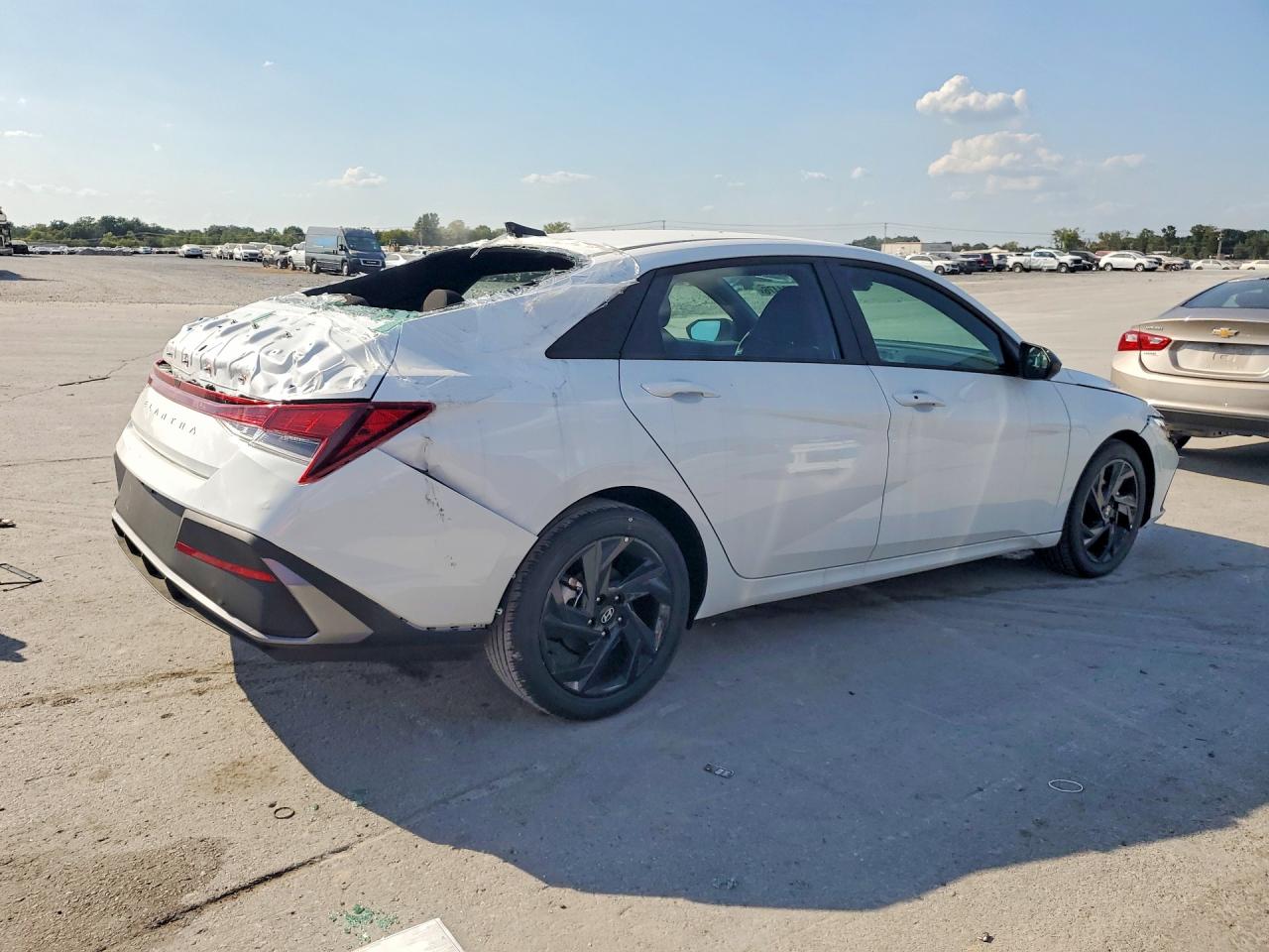 2026 HYUNDAI ELANTRA SEL SPORT — снимка 3