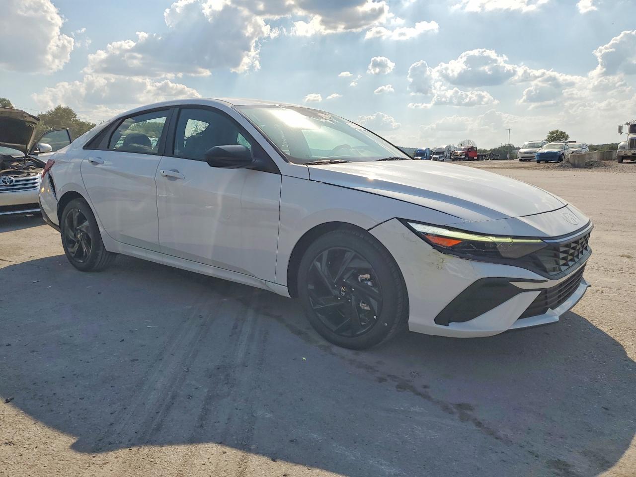 2026 HYUNDAI ELANTRA SEL SPORT — снимка 4