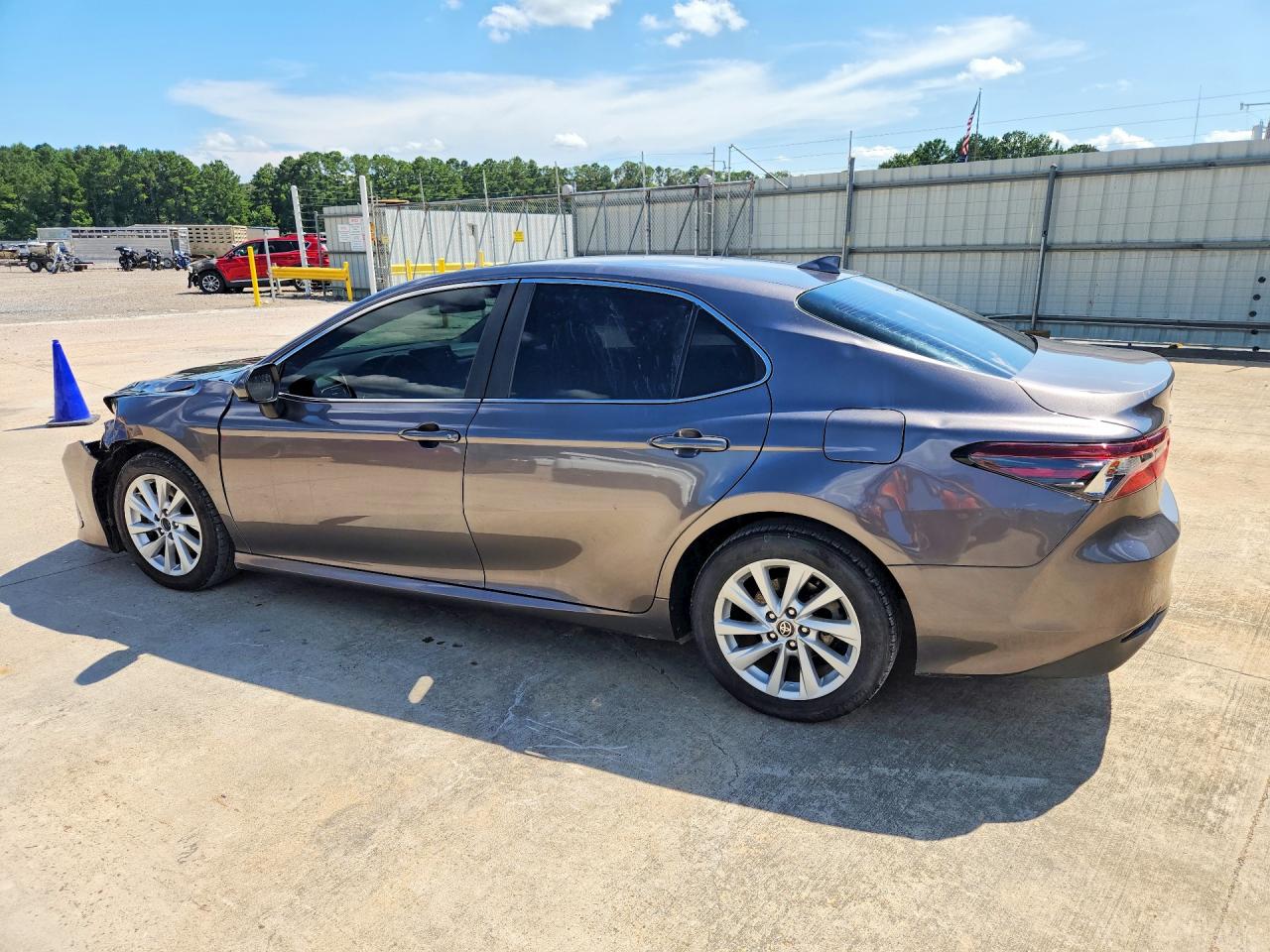 2023 TOYOTA CAMRY LE — снимка 2