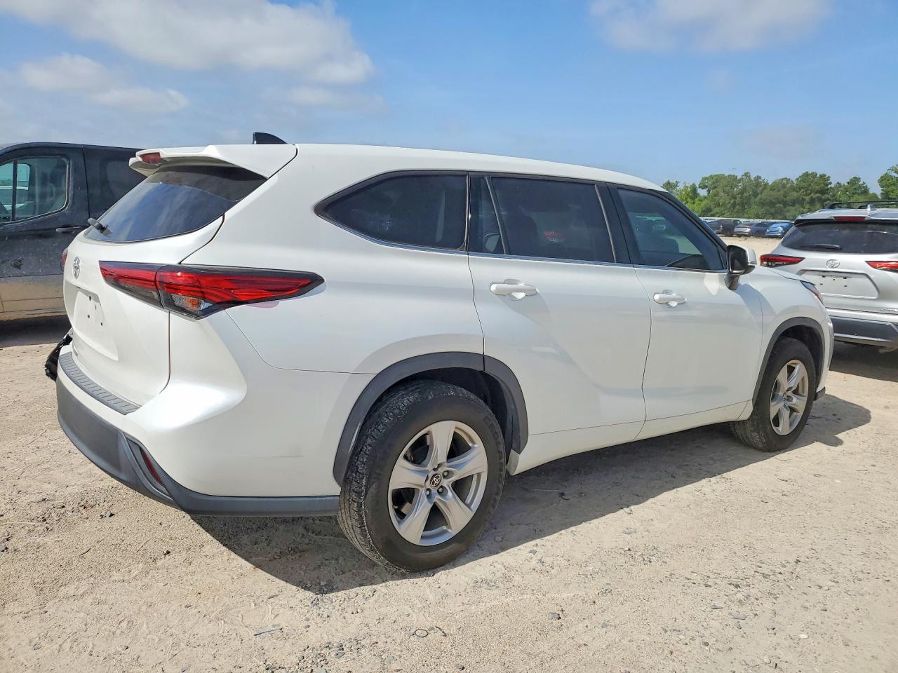 2022 TOYOTA HIGHLANDER L — снимка 3