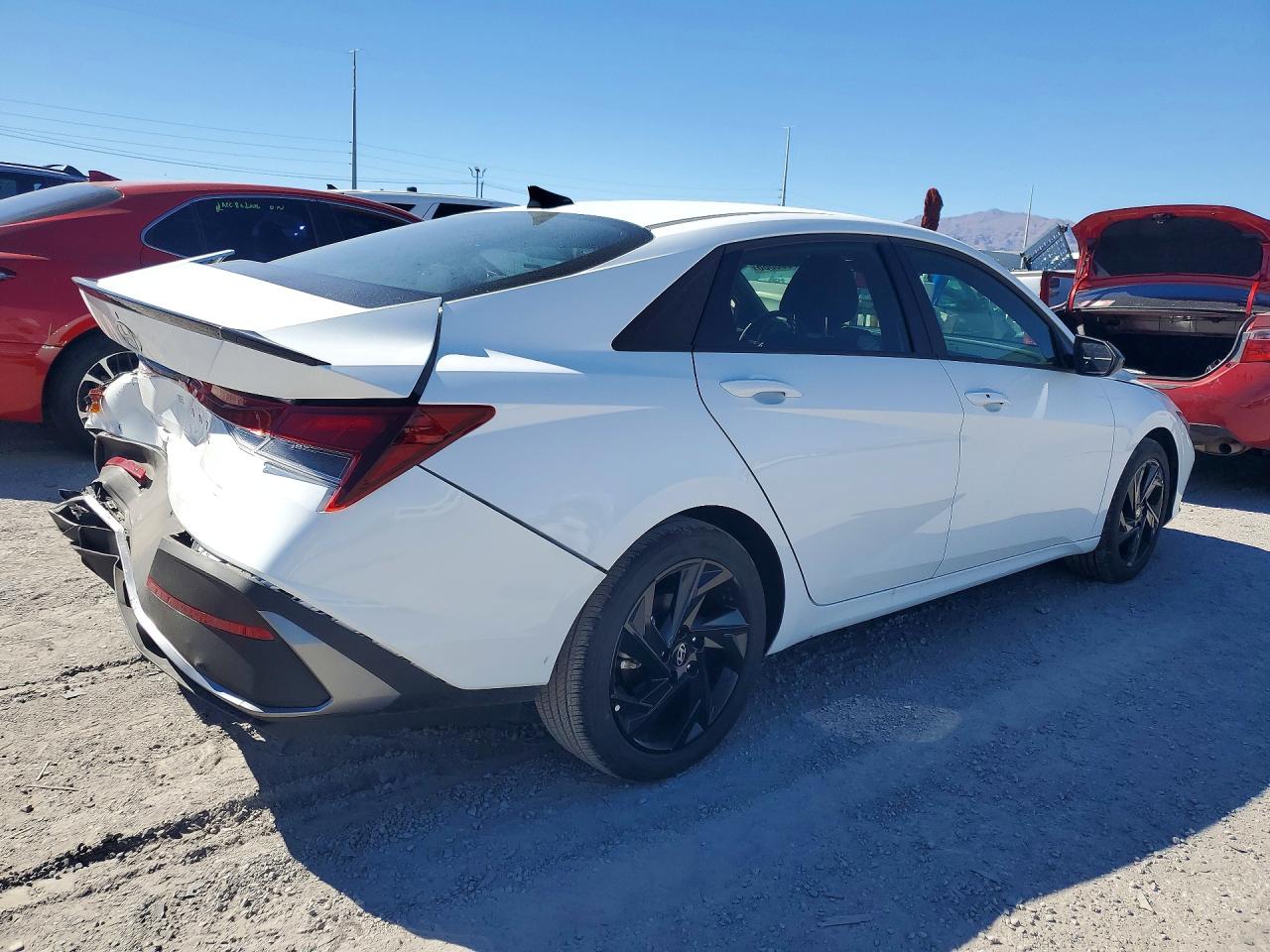 2026 HYUNDAI ELANTRA SEL SPORT — снимка 3