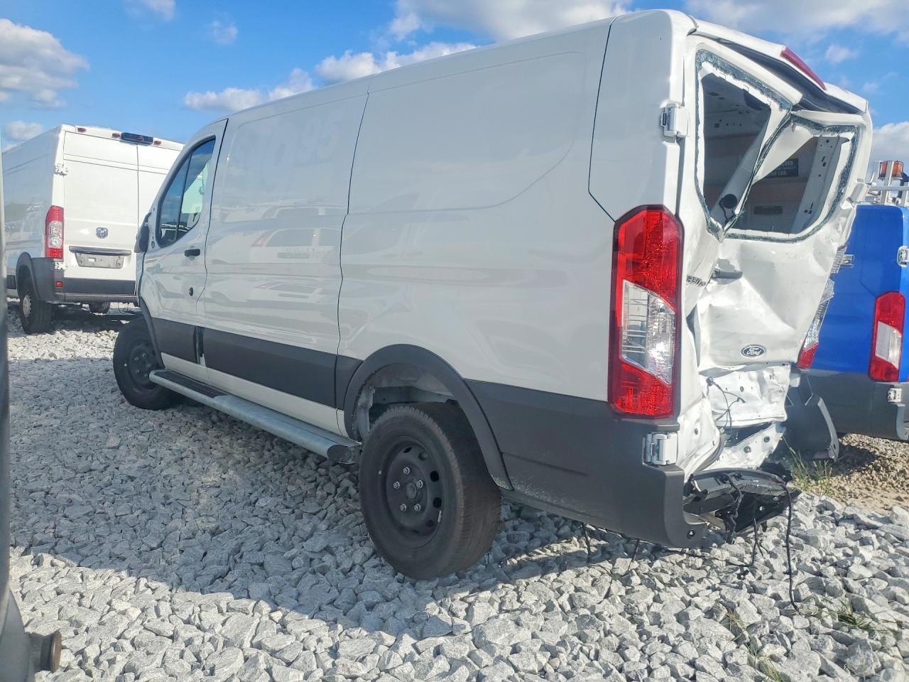 2026 FORD TRANSIT 250 — photo 2