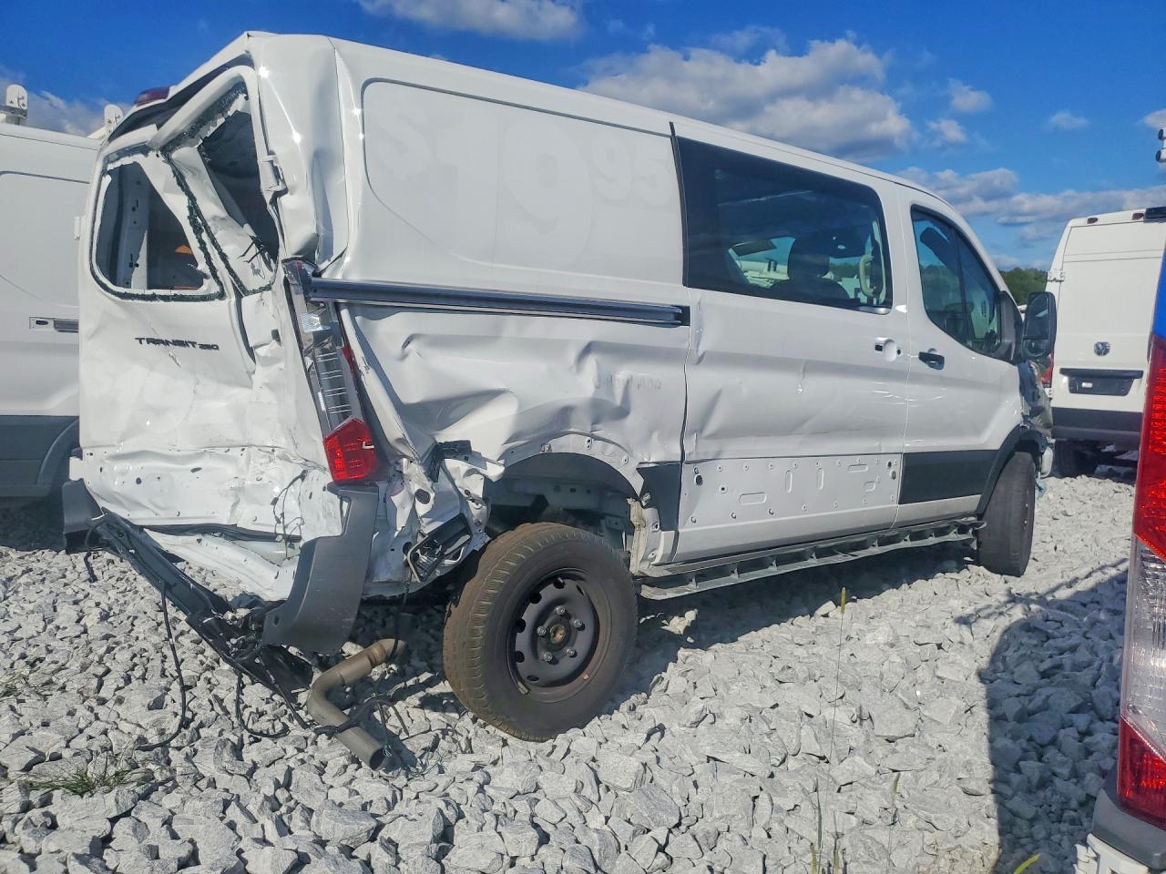 2026 FORD TRANSIT 250 — photo 3