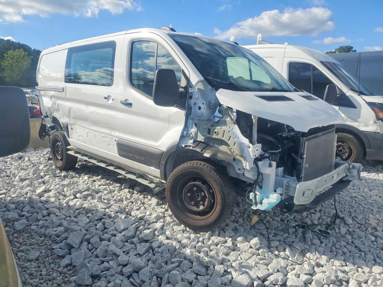 2026 FORD TRANSIT 250 — photo 4