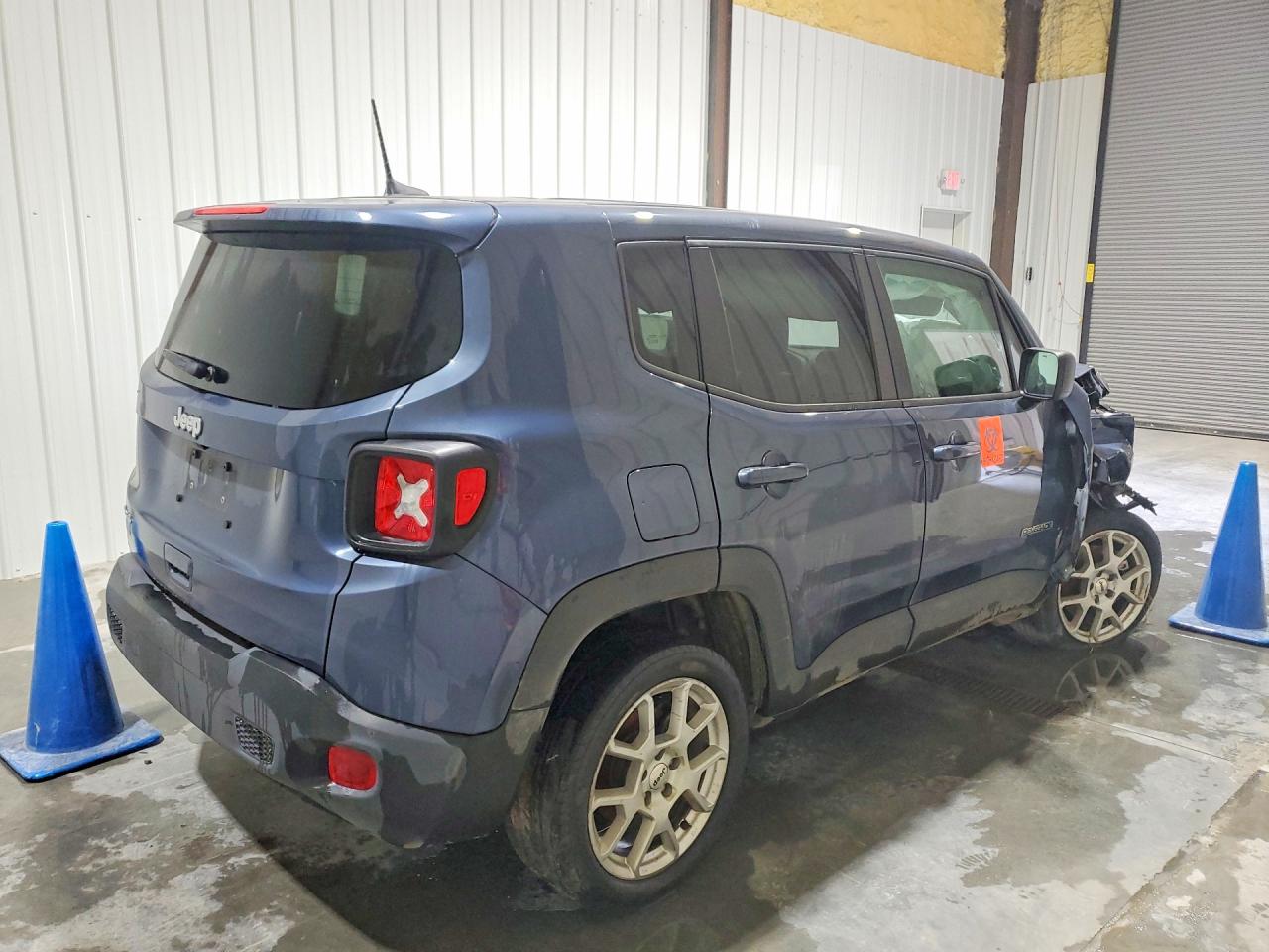 2023 JEEP RENEGADE LATITUDE — photo 3
