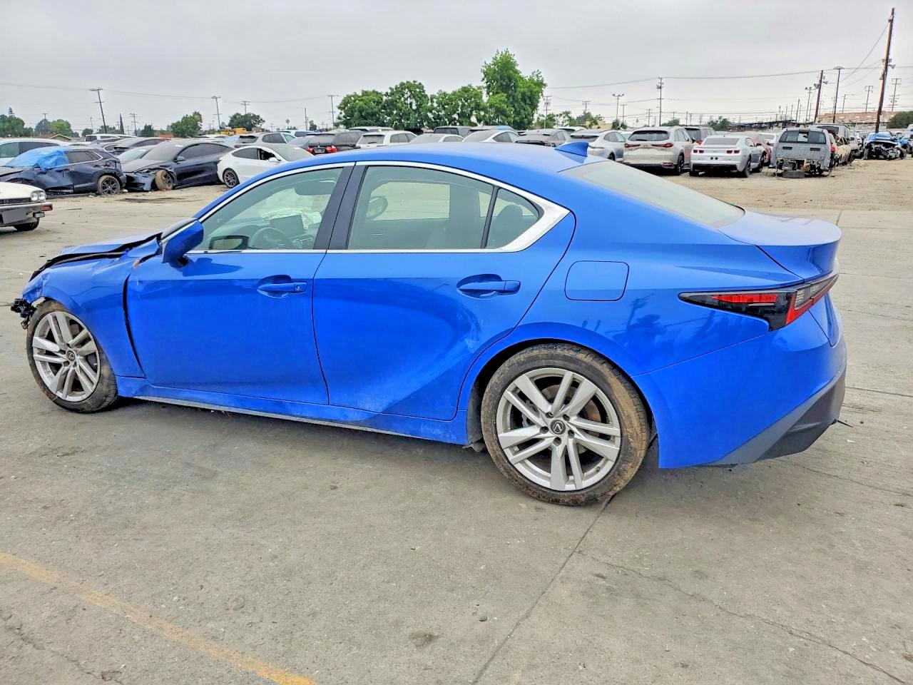 2021 LEXUS IS 300 — снимка 3