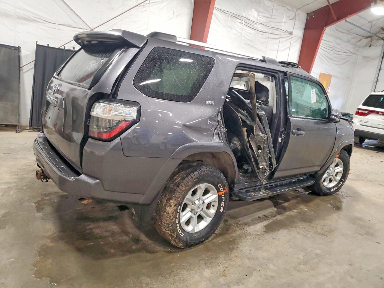 2022 TOYOTA 4RUNNER SR5 PREMIUM — снимка 3