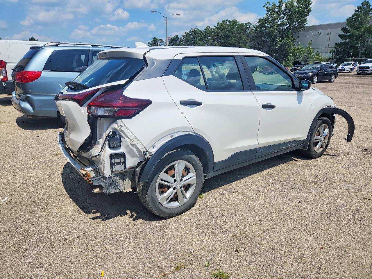 2021 NISSAN KICKS S — снимка 3