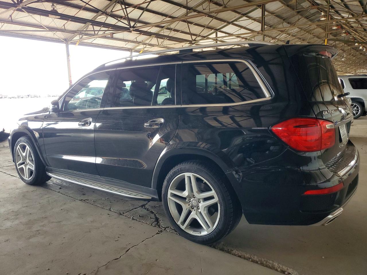 2015 MERCEDES-BENZ GL 550 4MATIC — снимка 2