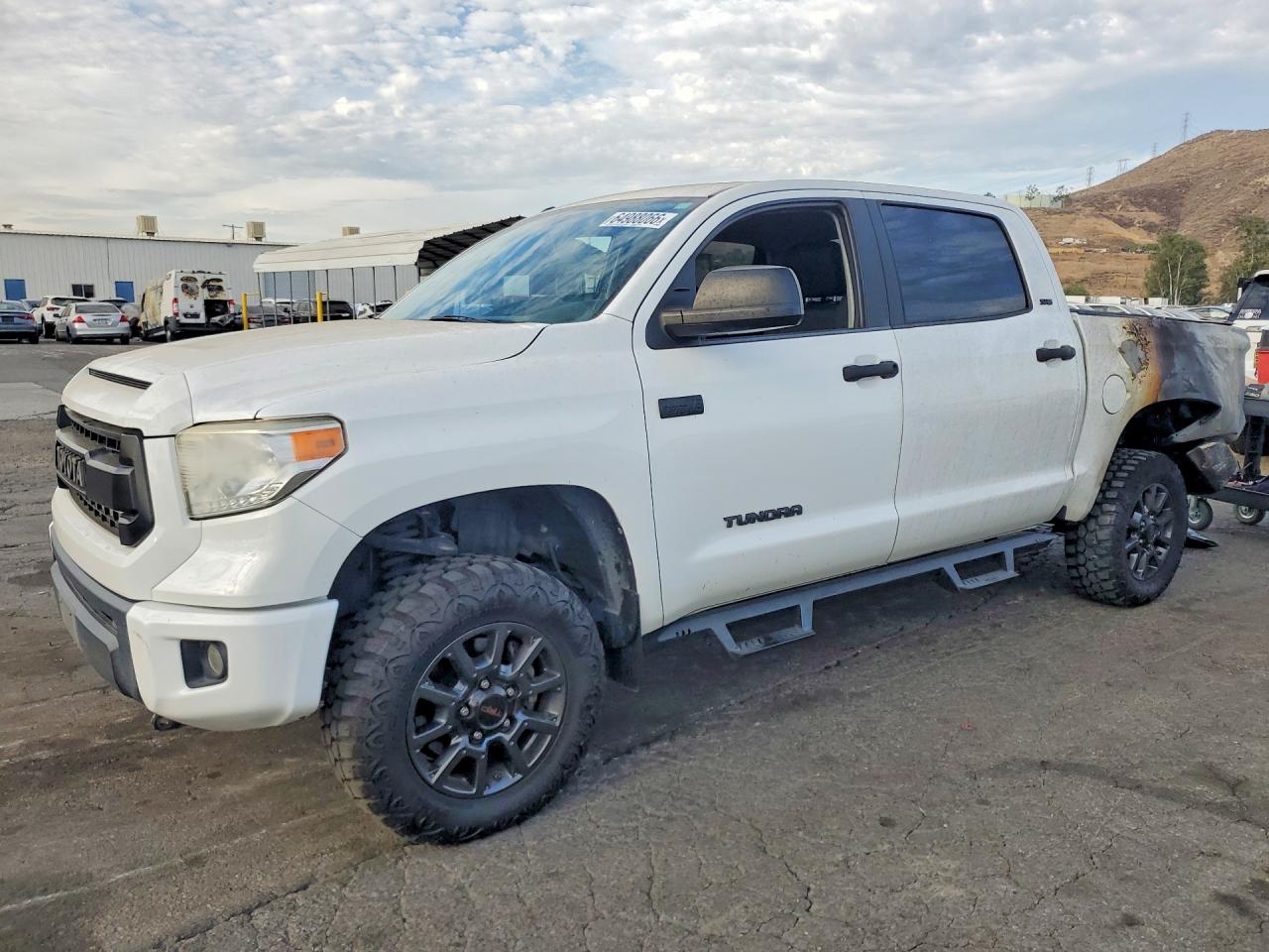 2016 TOYOTA TUNDRA CREWMAX SR5