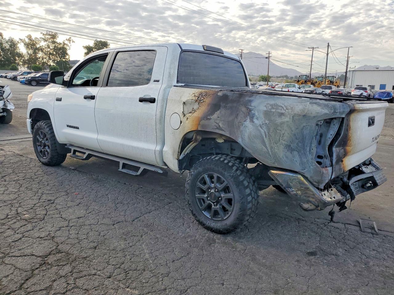 2016 TOYOTA TUNDRA CREWMAX SR5 — снимка 2
