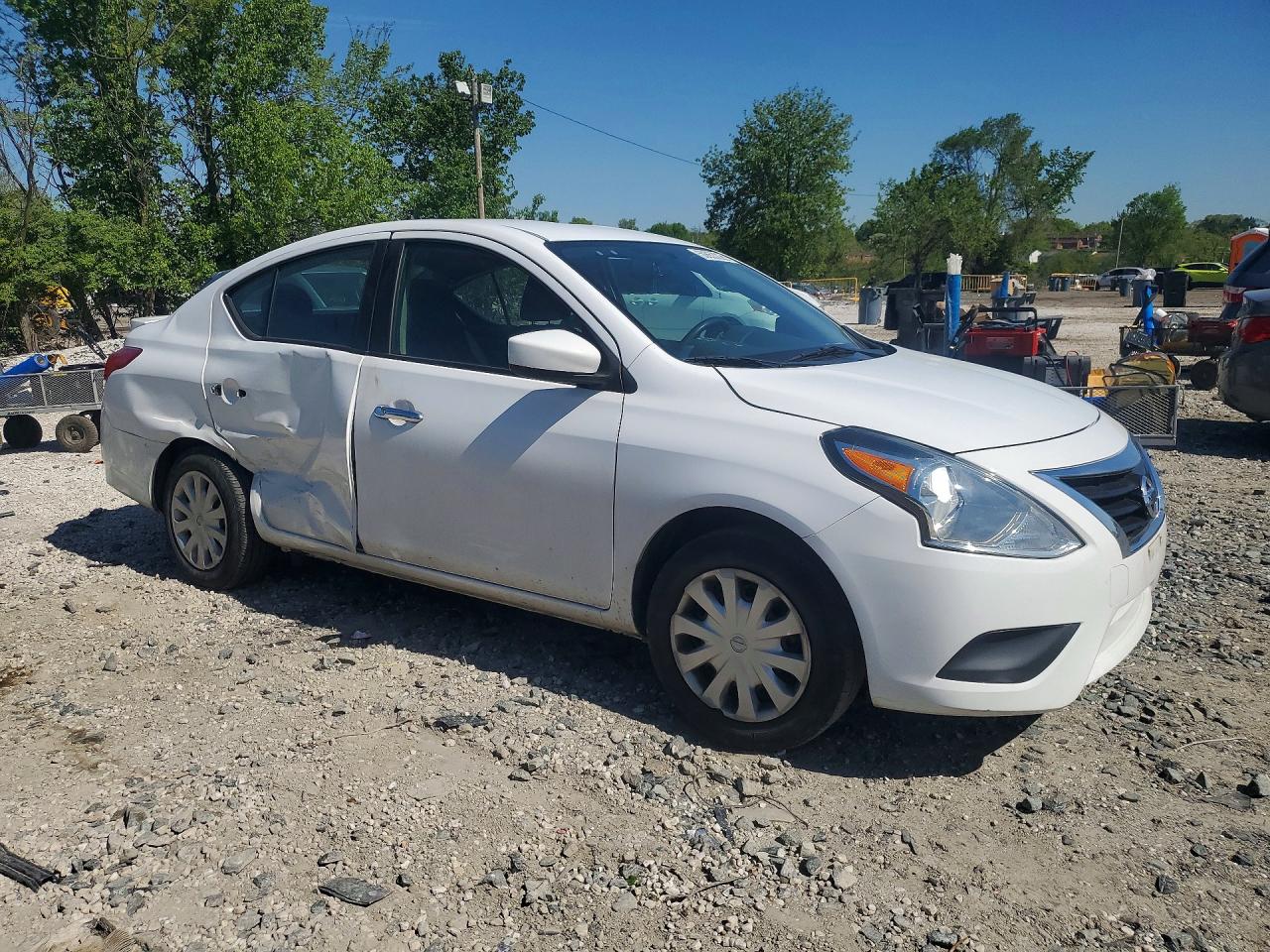 2019 NISSAN VERSA SV — снимка 4