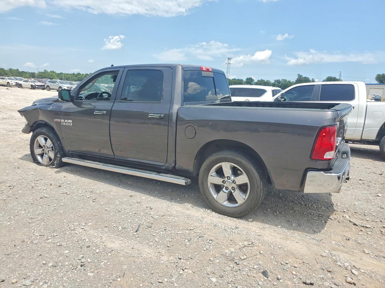 2017 RAM 1500 SLT — снимка 2