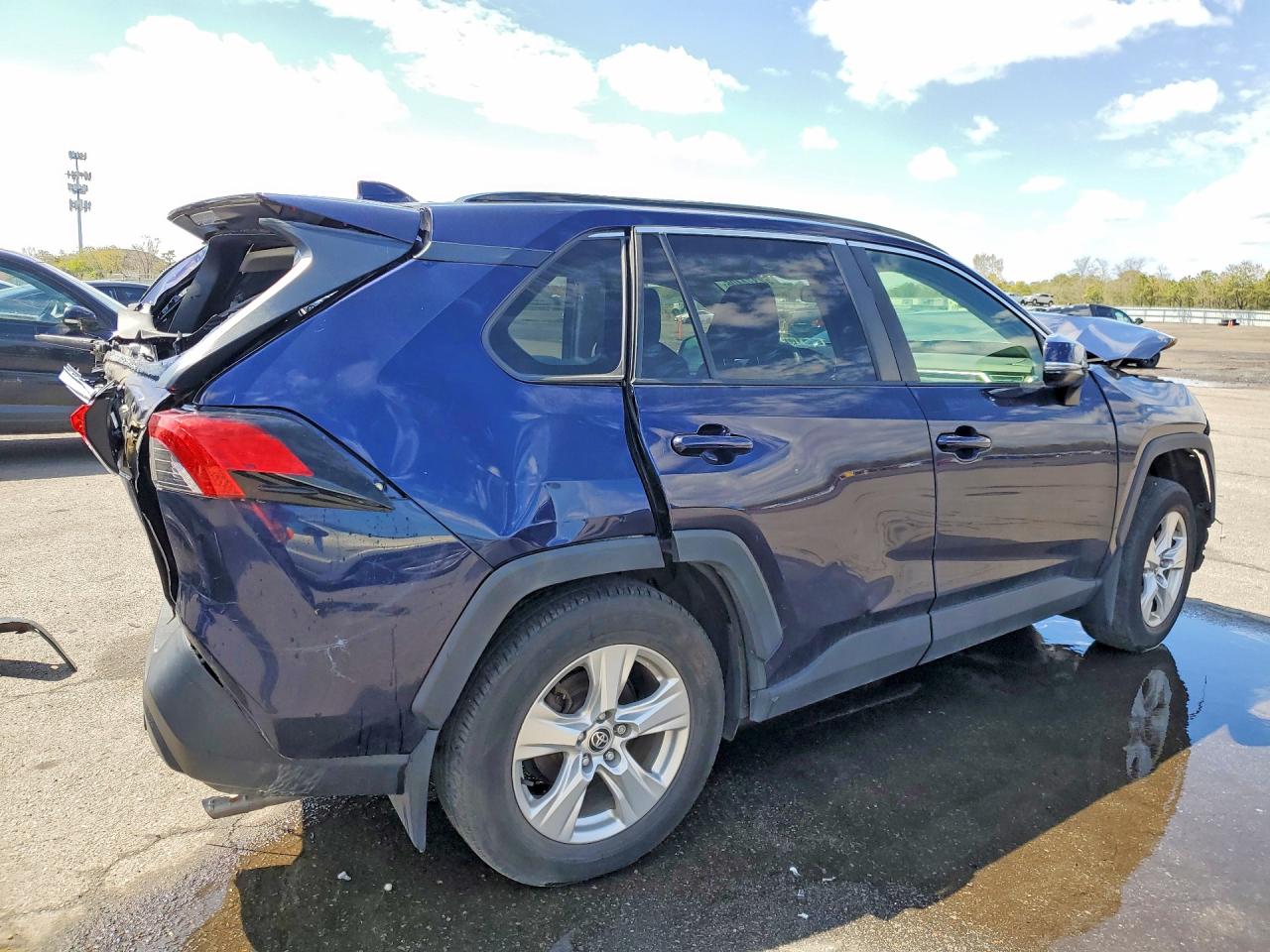 2020 TOYOTA RAV4 XLE — снимка 3
