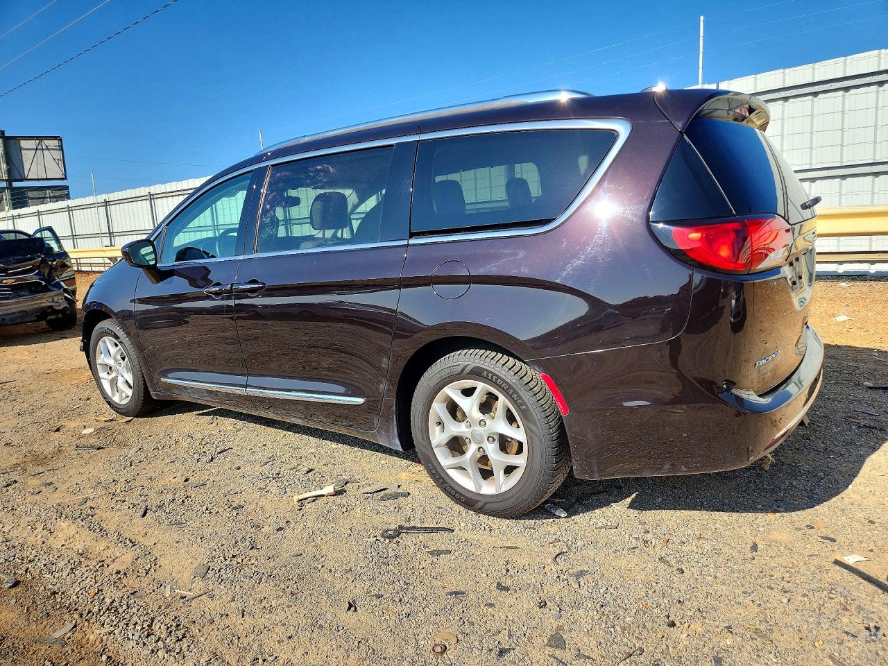 2017 CHRYSLER PACIFICA TOURING L PLUS — снимка 2