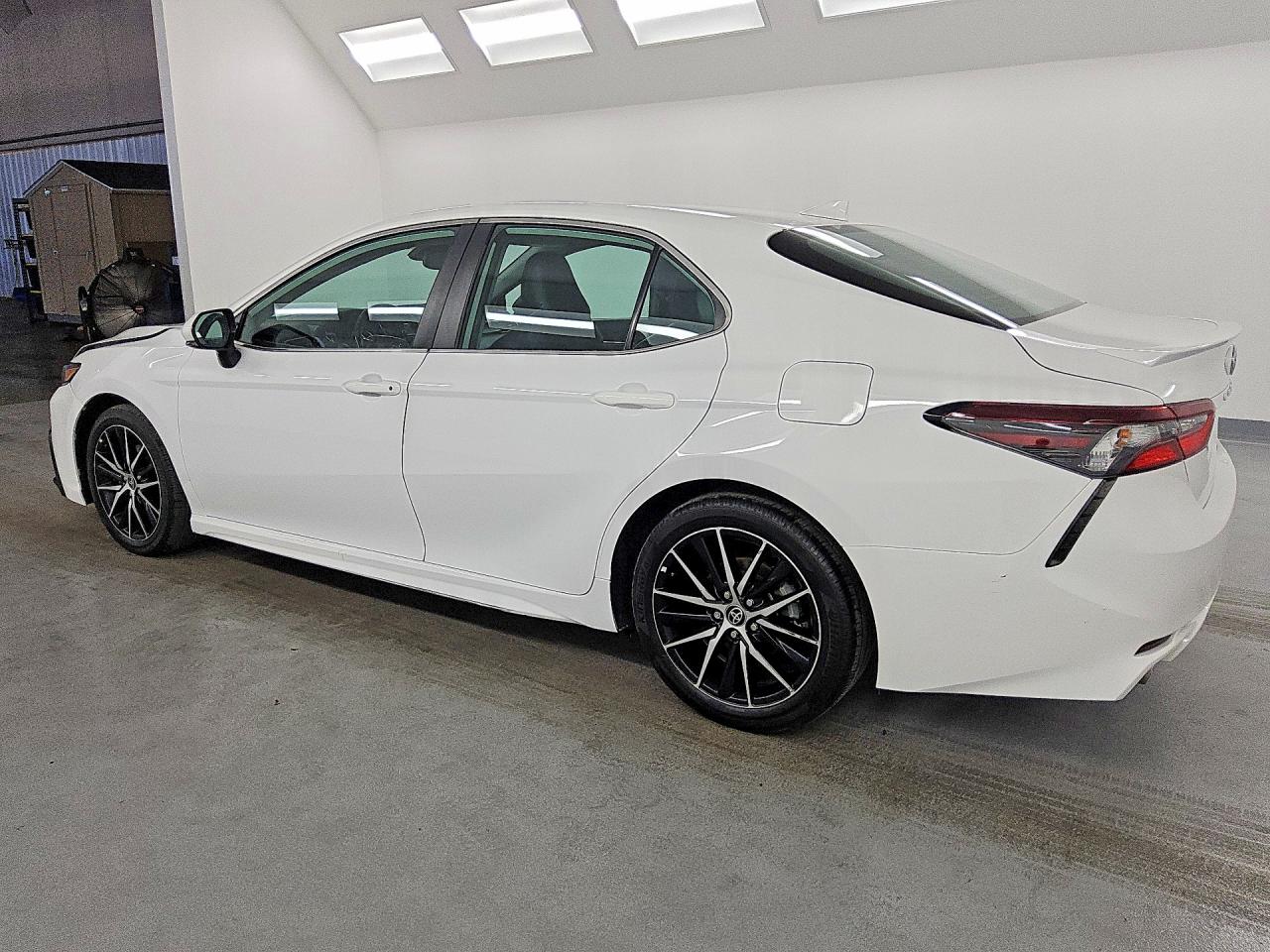 2023 TOYOTA CAMRY HYBRID SE — снимка 2