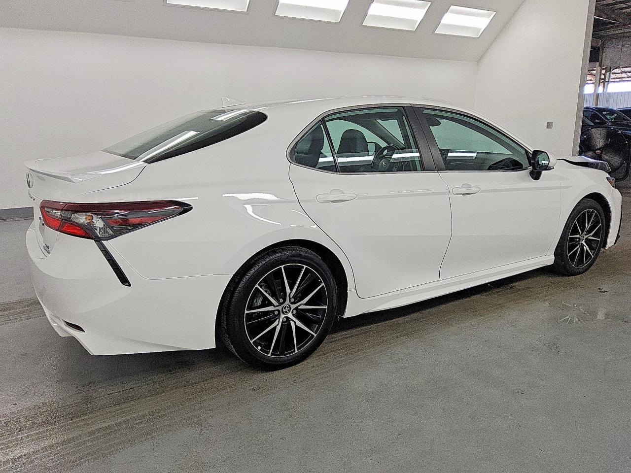 2023 TOYOTA CAMRY HYBRID SE — снимка 3